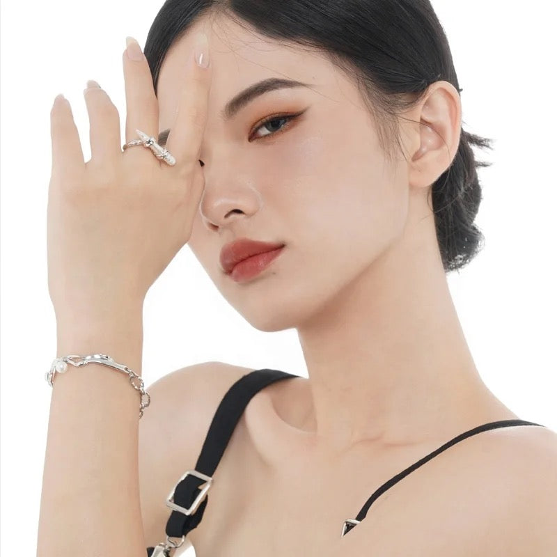 Silver ring with long pearl.